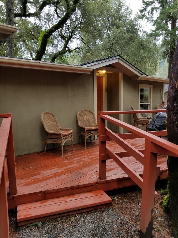 China Creek Cottages Willow Creek Exterior photo