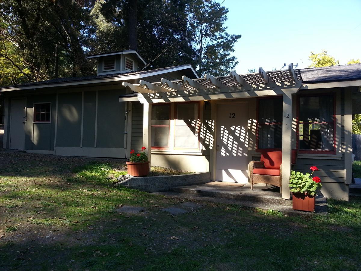 China Creek Cottages Willow Creek Exterior photo