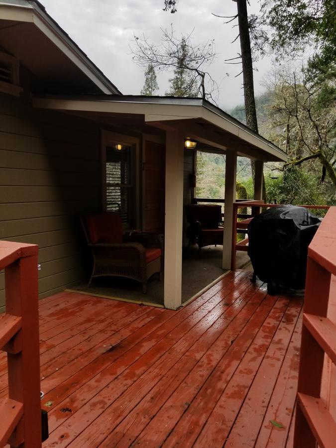 China Creek Cottages Willow Creek Exterior photo
