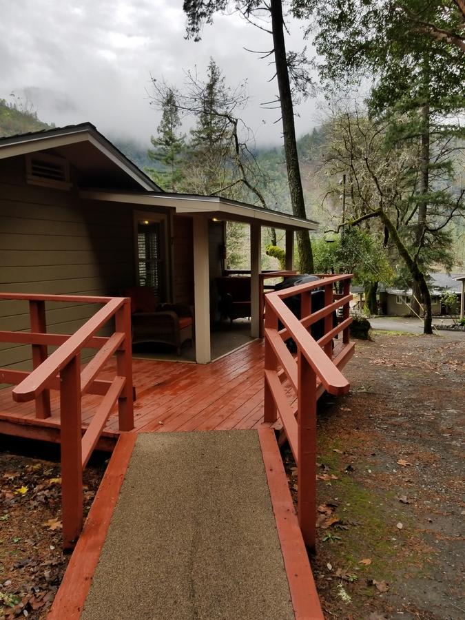 China Creek Cottages Willow Creek Exterior photo